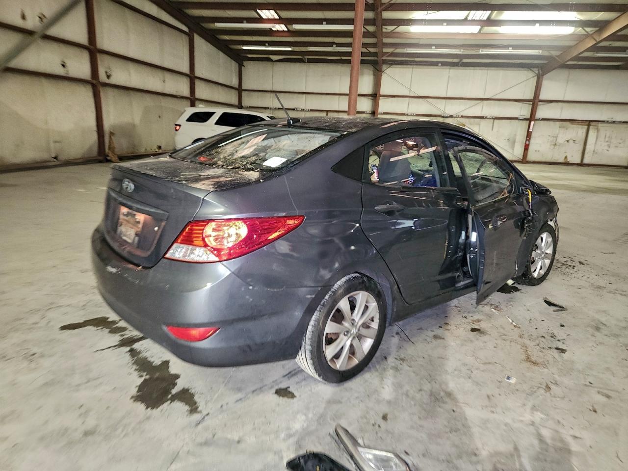 Hyundai ACCENT Gls Image 2