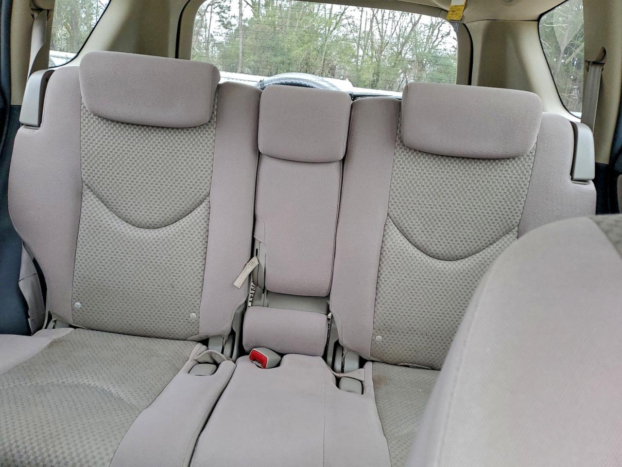 Toyota RAV4 Image 13