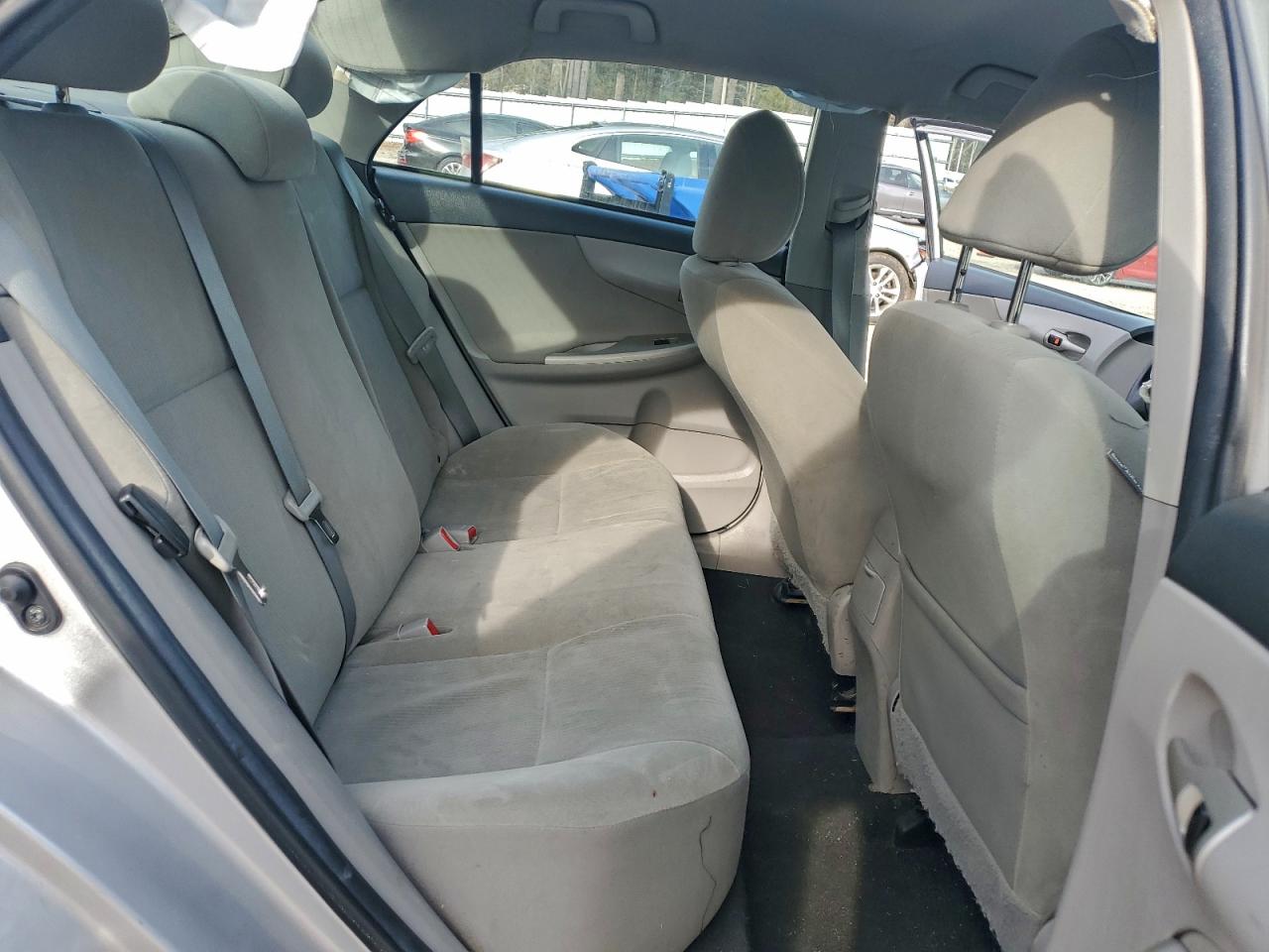 Toyota Corolla Base Image 7