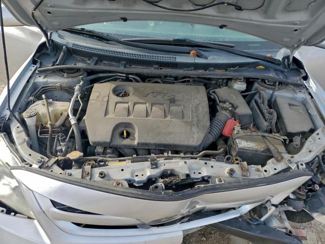 Toyota Corolla Base Image 10