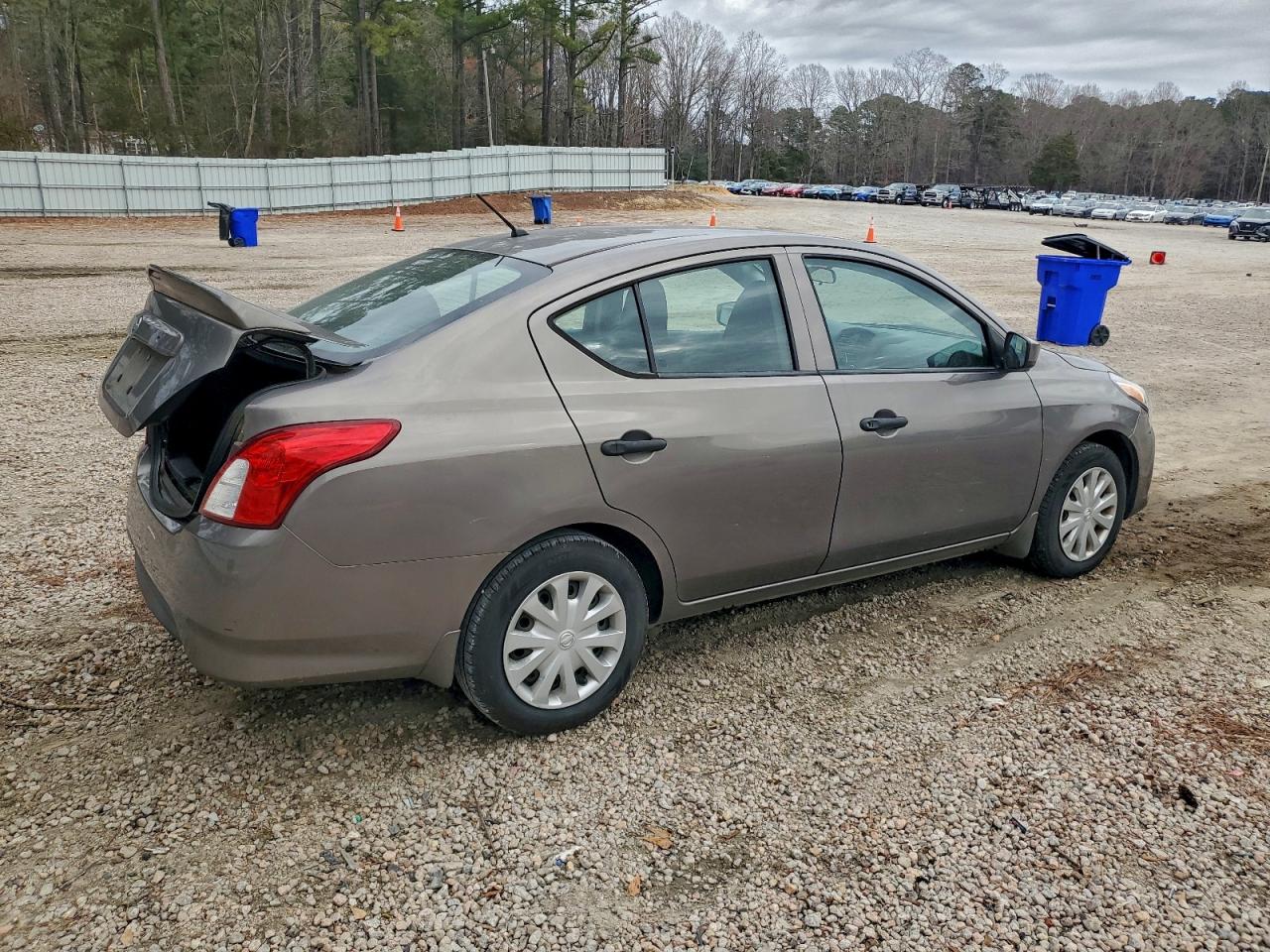 Nissan Versa S Image 2