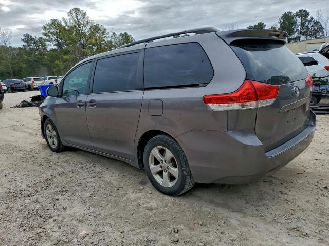 Toyota Sienna Le Image 2