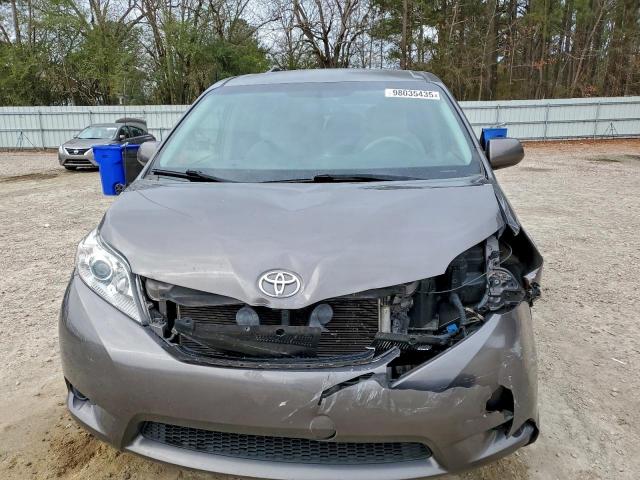 Toyota Sienna Le Image 9