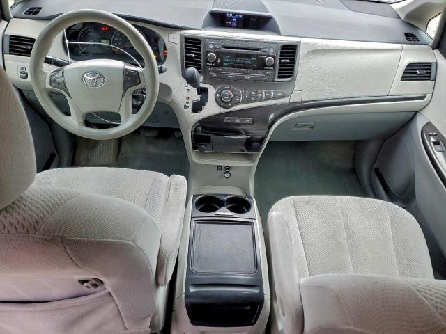 Toyota Sienna Le Image 5