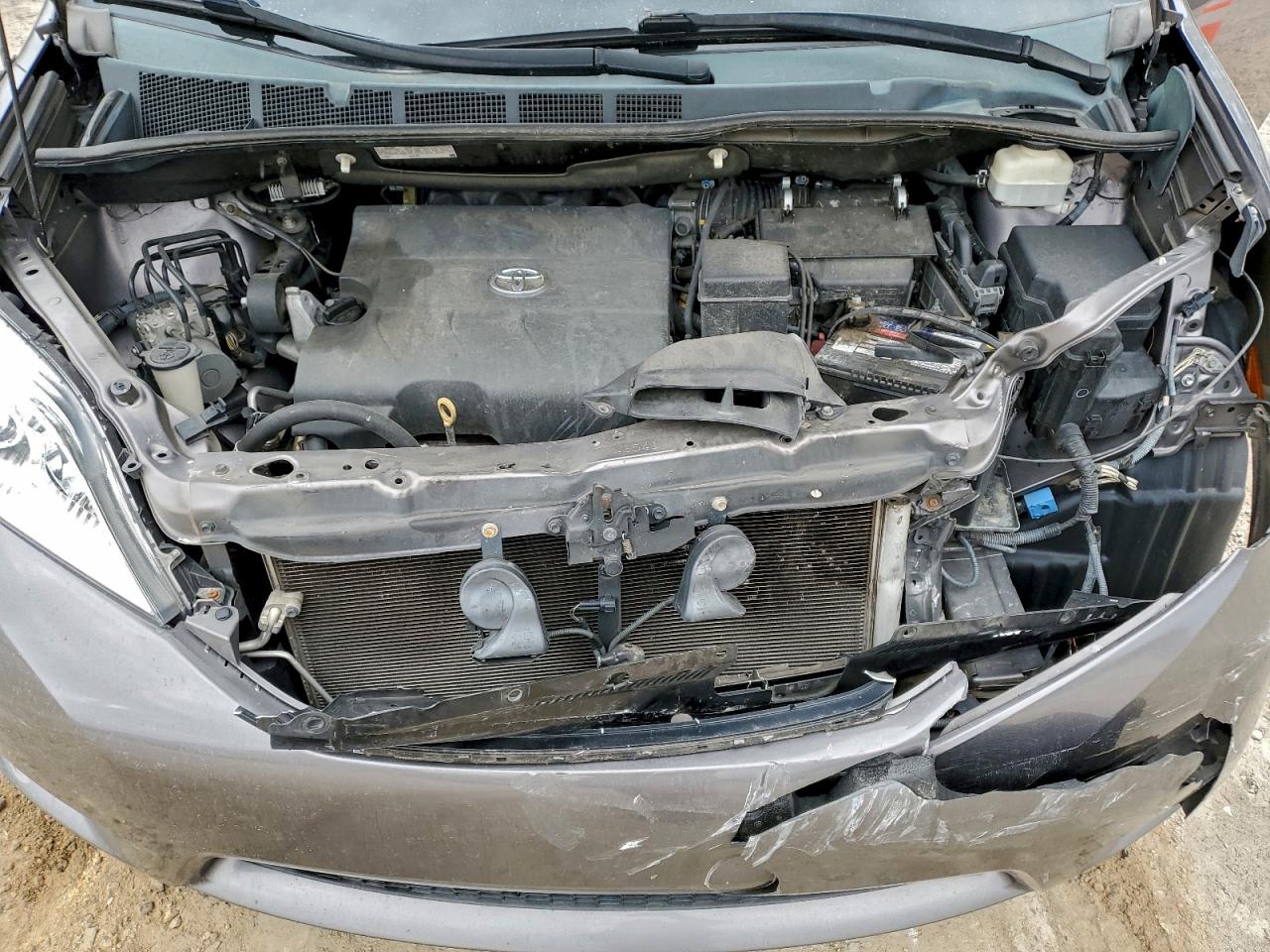 Toyota Sienna Le Image 11