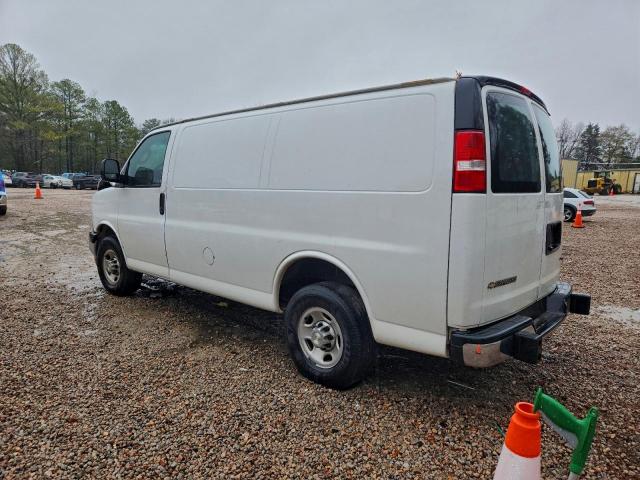 Chevrolet Express Image 2