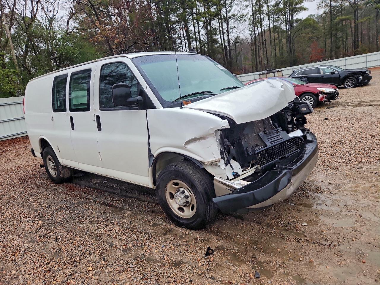 Chevrolet Express Image 12