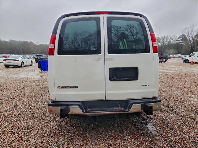 Chevrolet Express Image 13