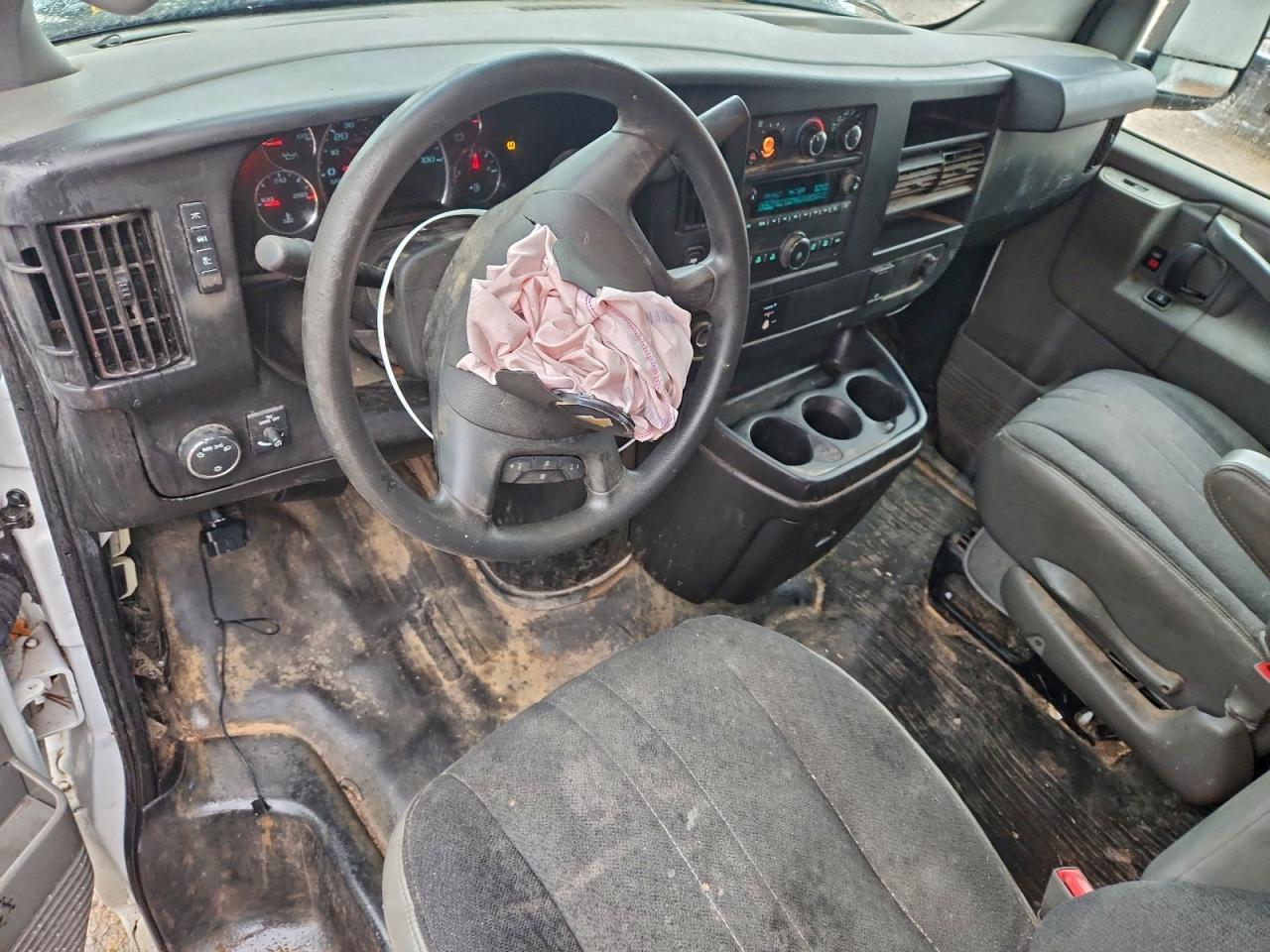 Chevrolet Express Image 4