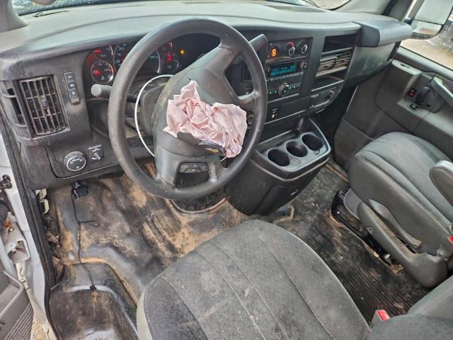 Chevrolet Express Image 4