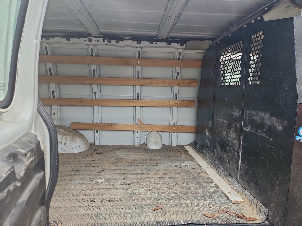 Chevrolet Express Image 7