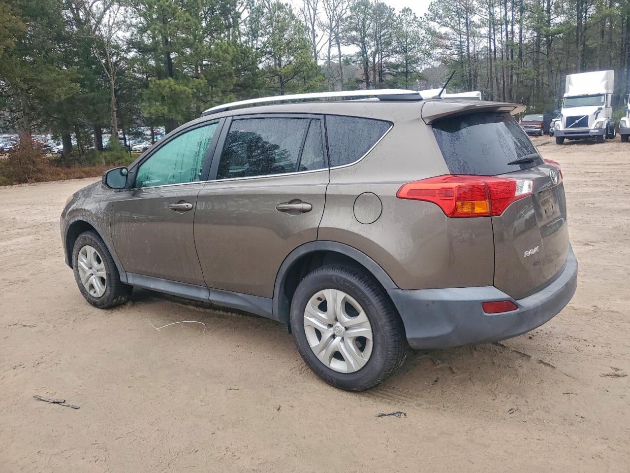 Toyota RAV4 Le Image 2