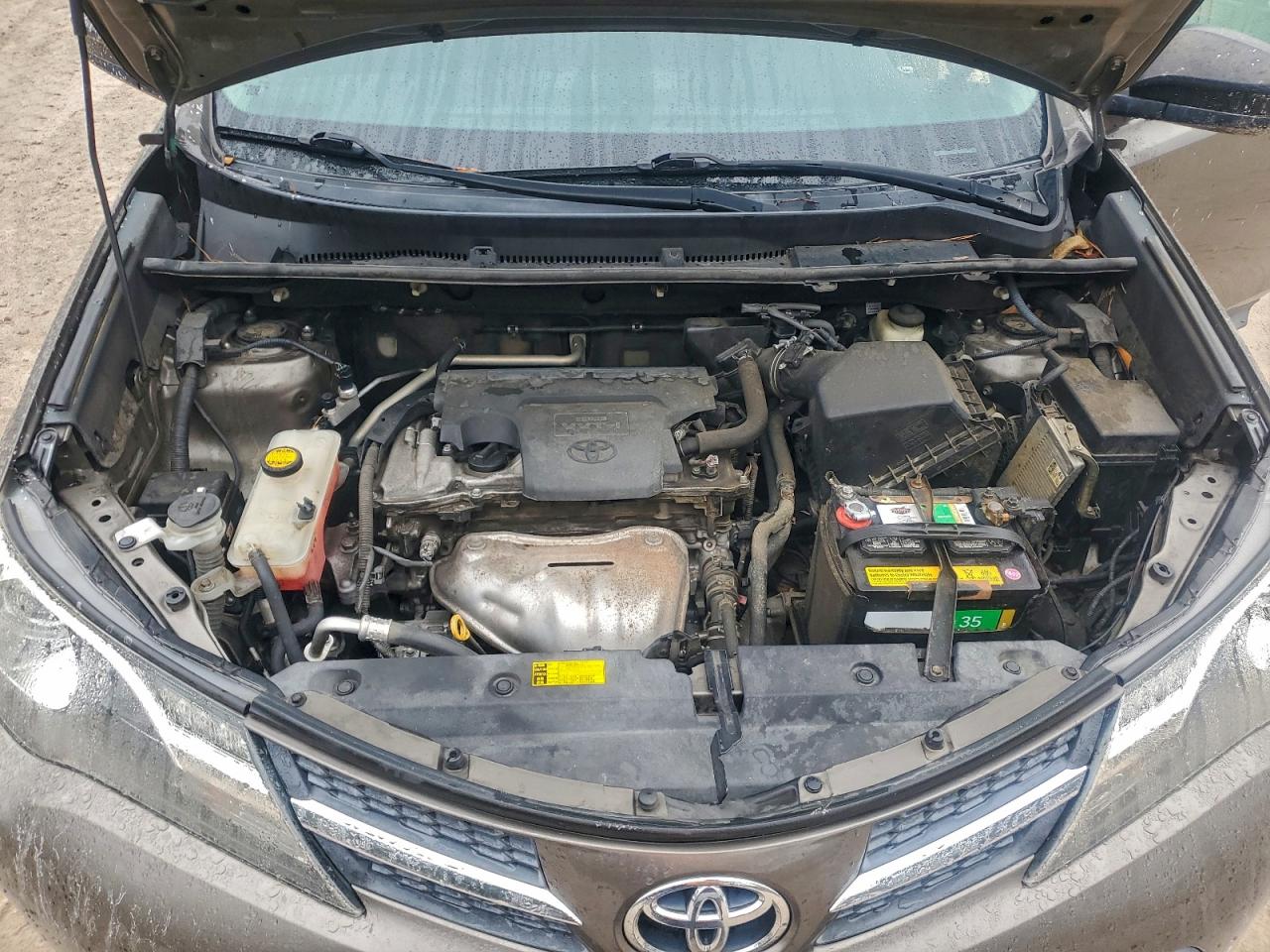 Toyota RAV4 Le Image 9