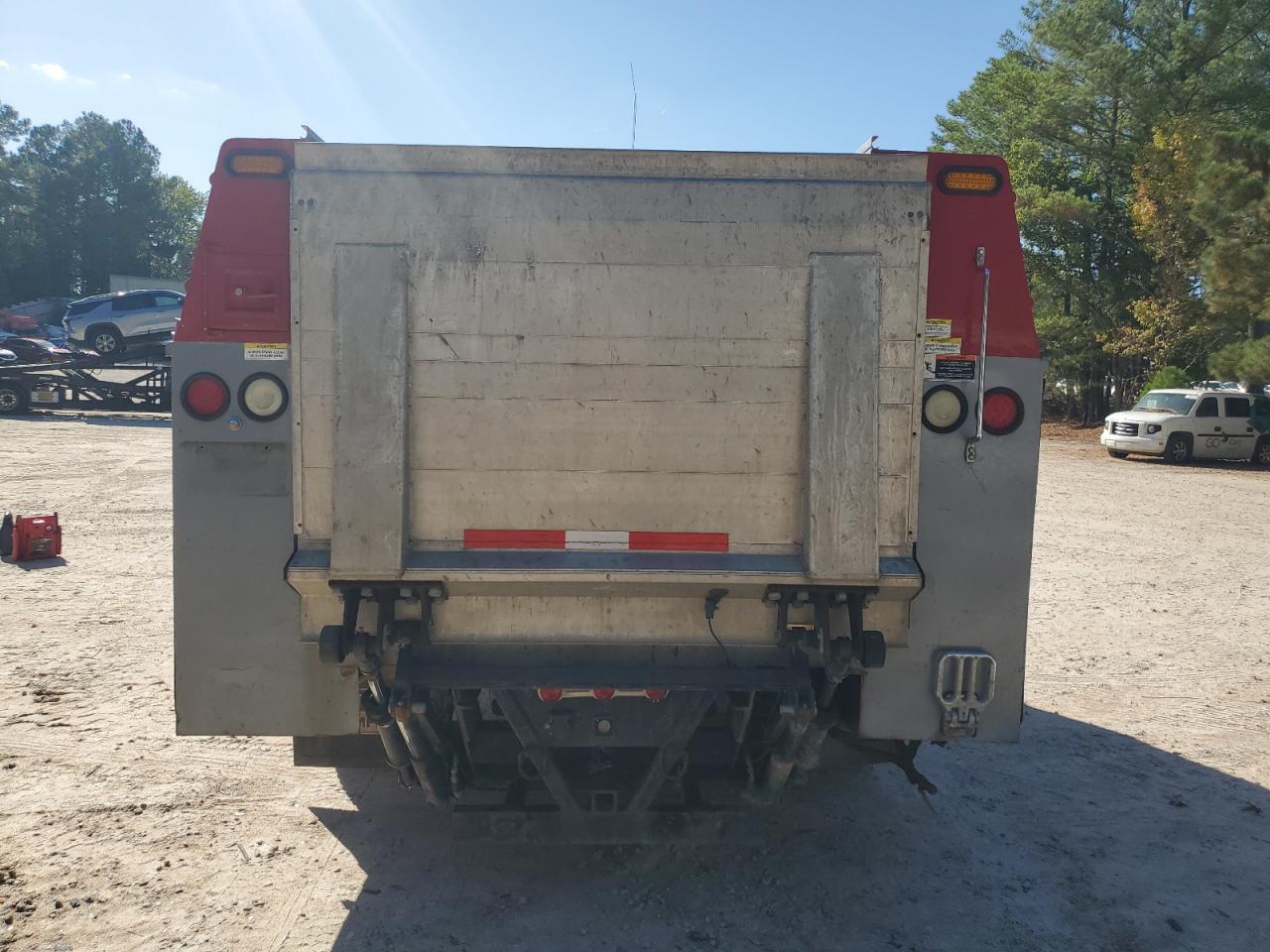 Ford F-550 Super Duty Image 3