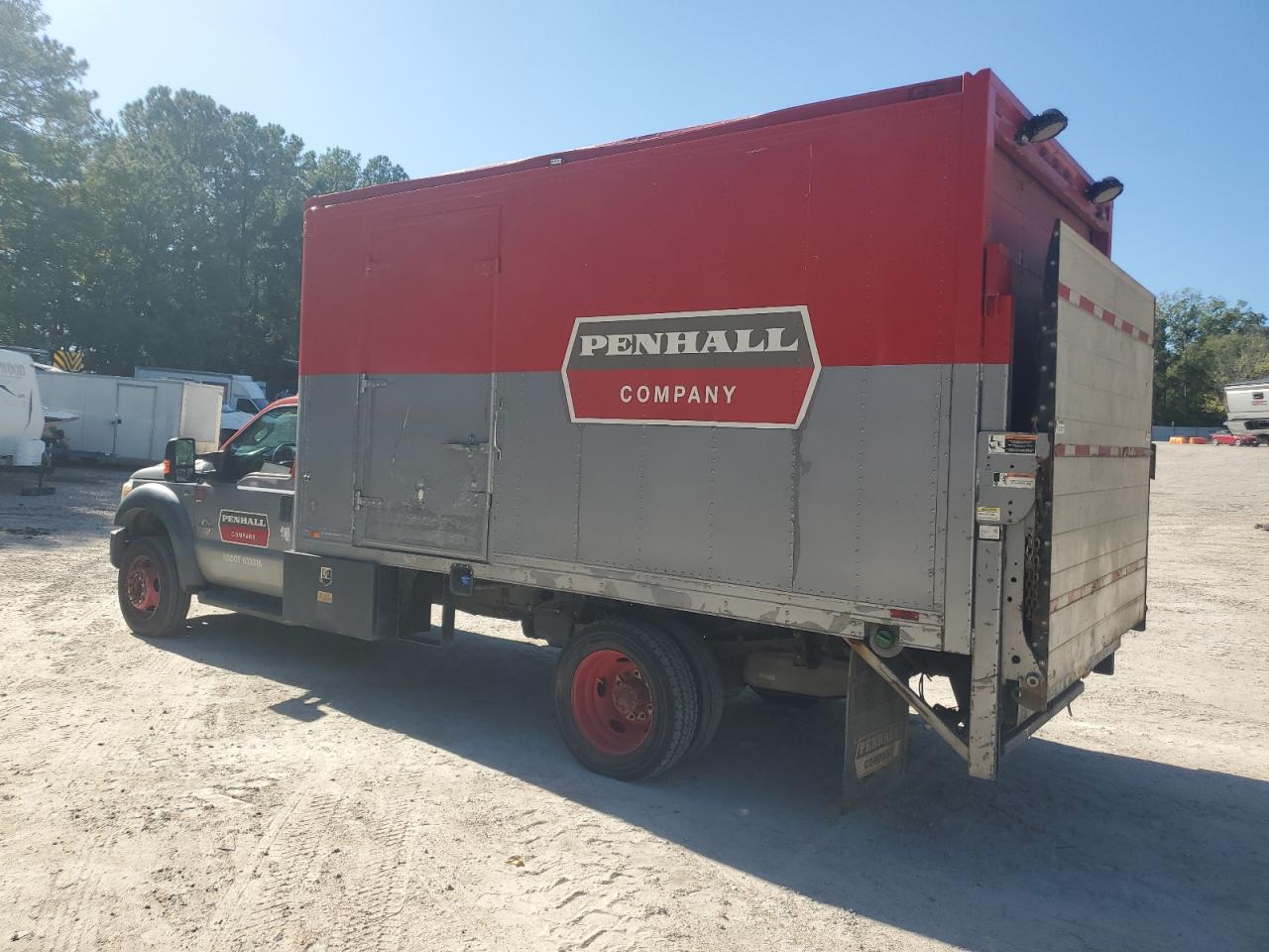 Ford F-550 Super Duty Image 2