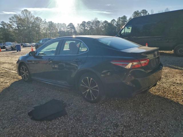 Toyota Camry L Image 10