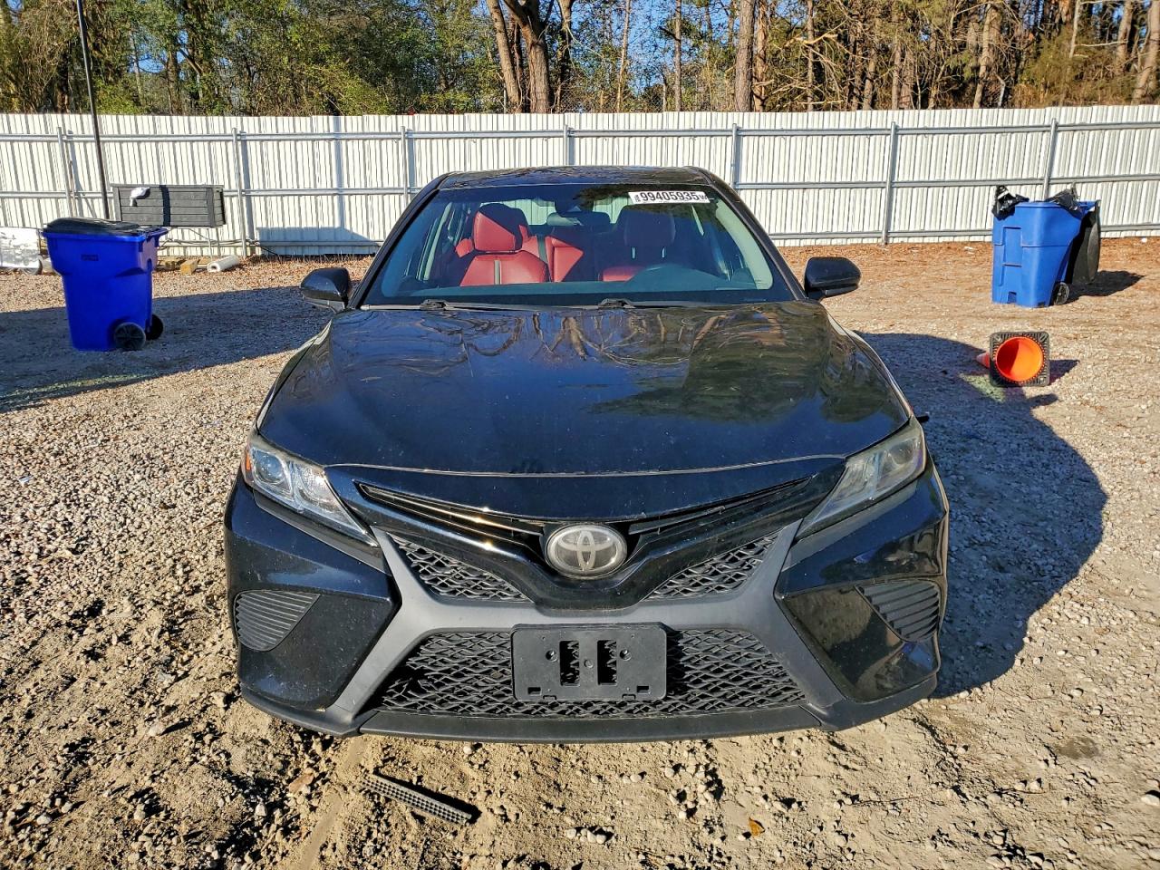 Toyota Camry L Image 9