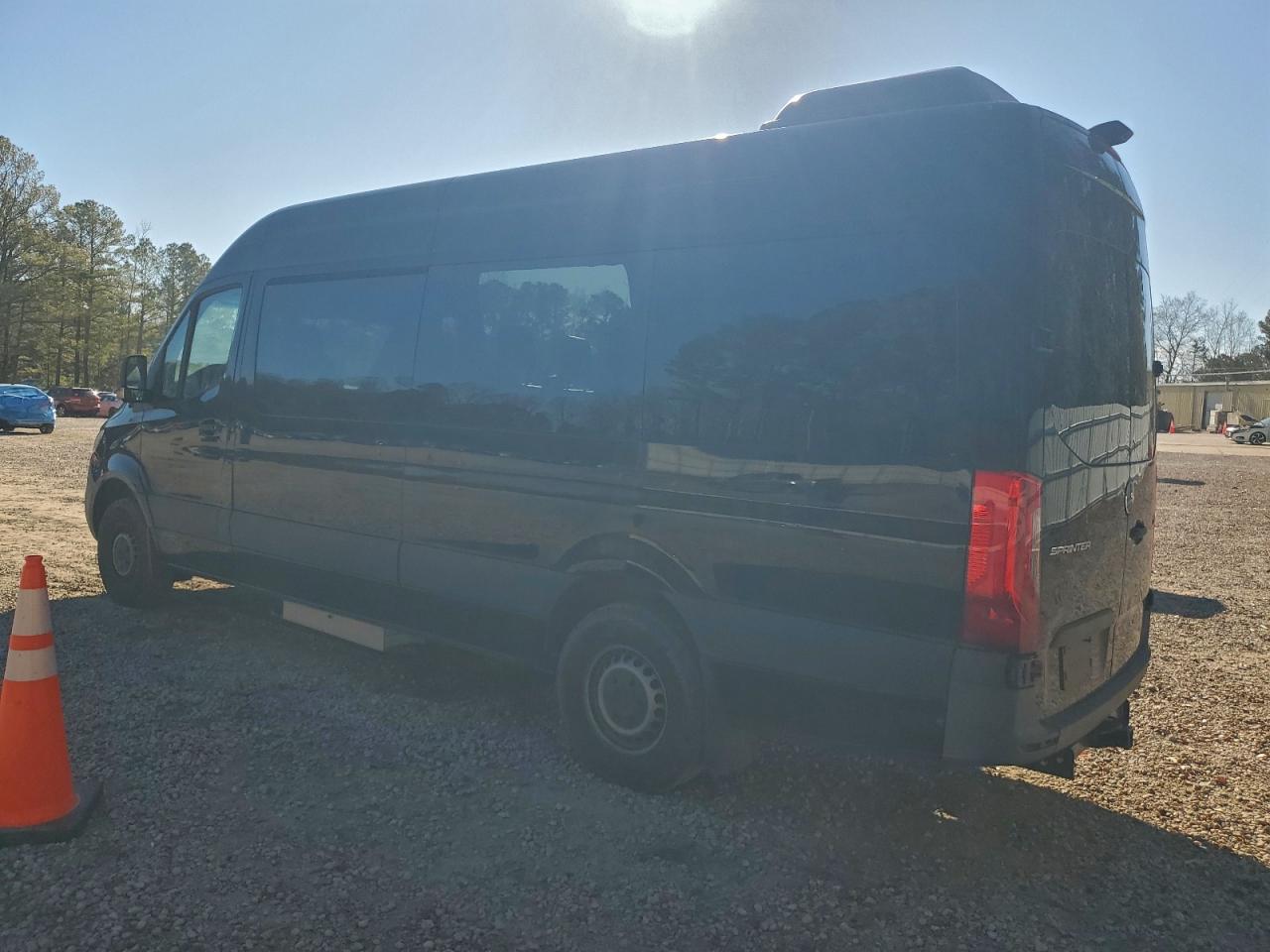 Mercedes-Benz Sprinter 2500/3500 Image 2