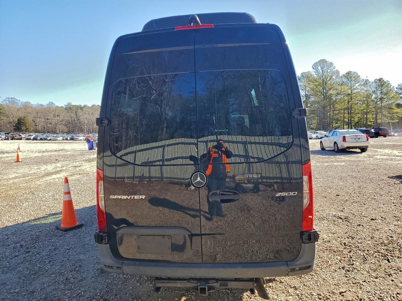 Mercedes-Benz Sprinter 2500/3500 Image 3