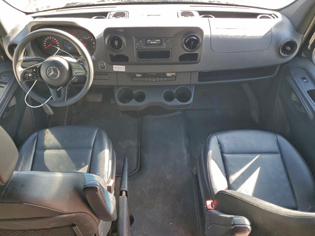 Mercedes-Benz Sprinter 2500/3500 Image 9