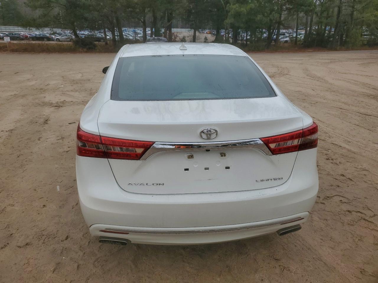 Toyota Avalon Xle Image 5