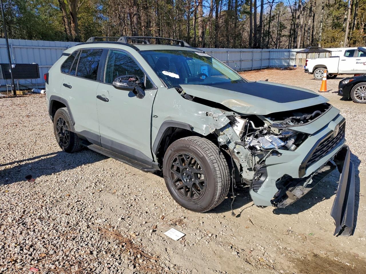 Toyota RAV4 Xle Image 3