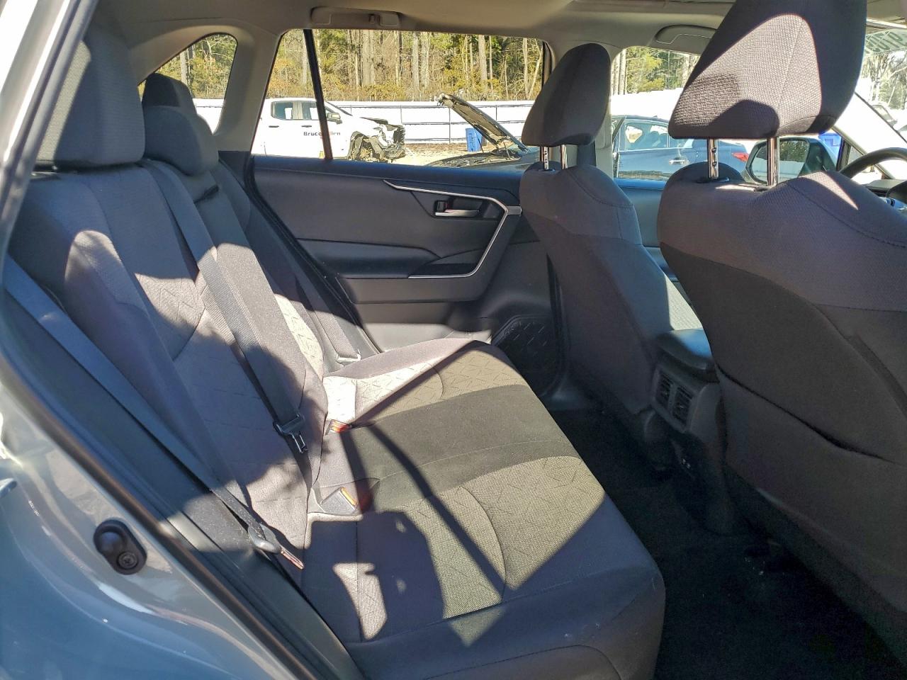 Toyota RAV4 Xle Image 9