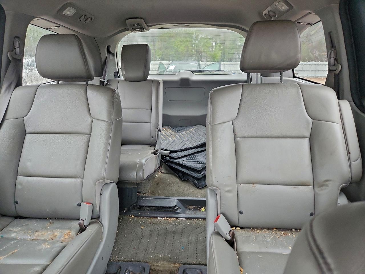 Honda Odyssey Touring Image 7