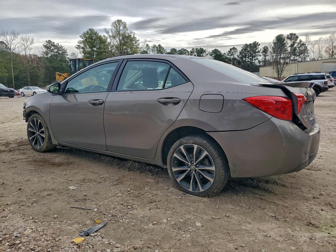 Toyota Corolla L Image 2