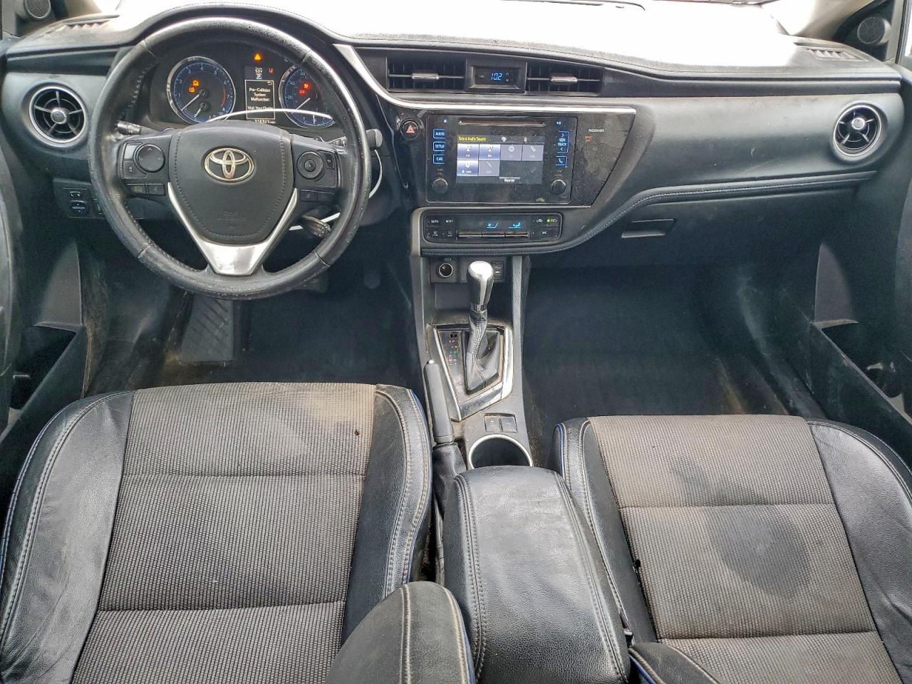 Toyota Corolla L Image 3