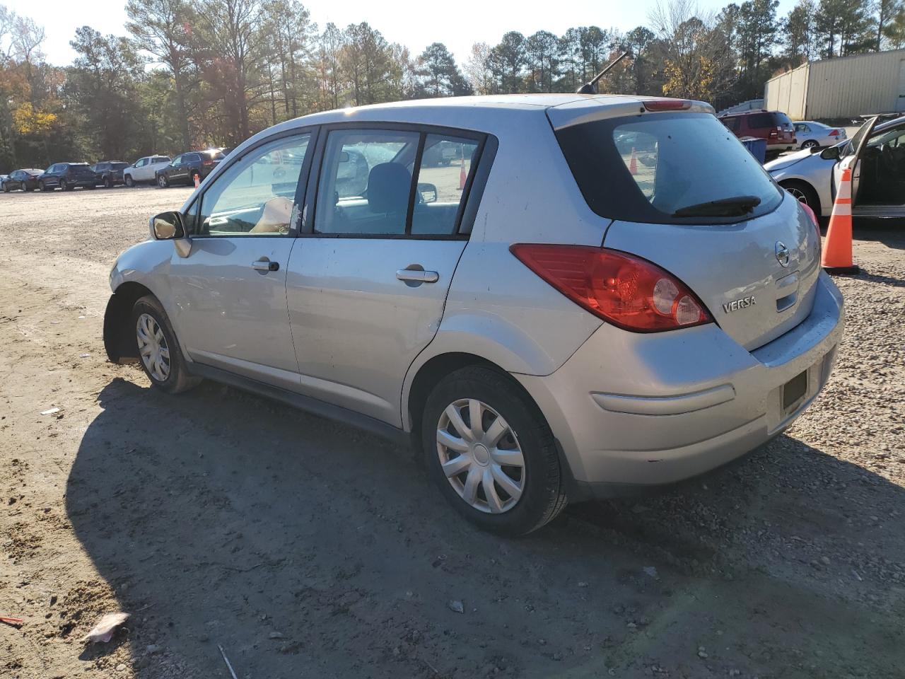 Nissan Versa S Image 2