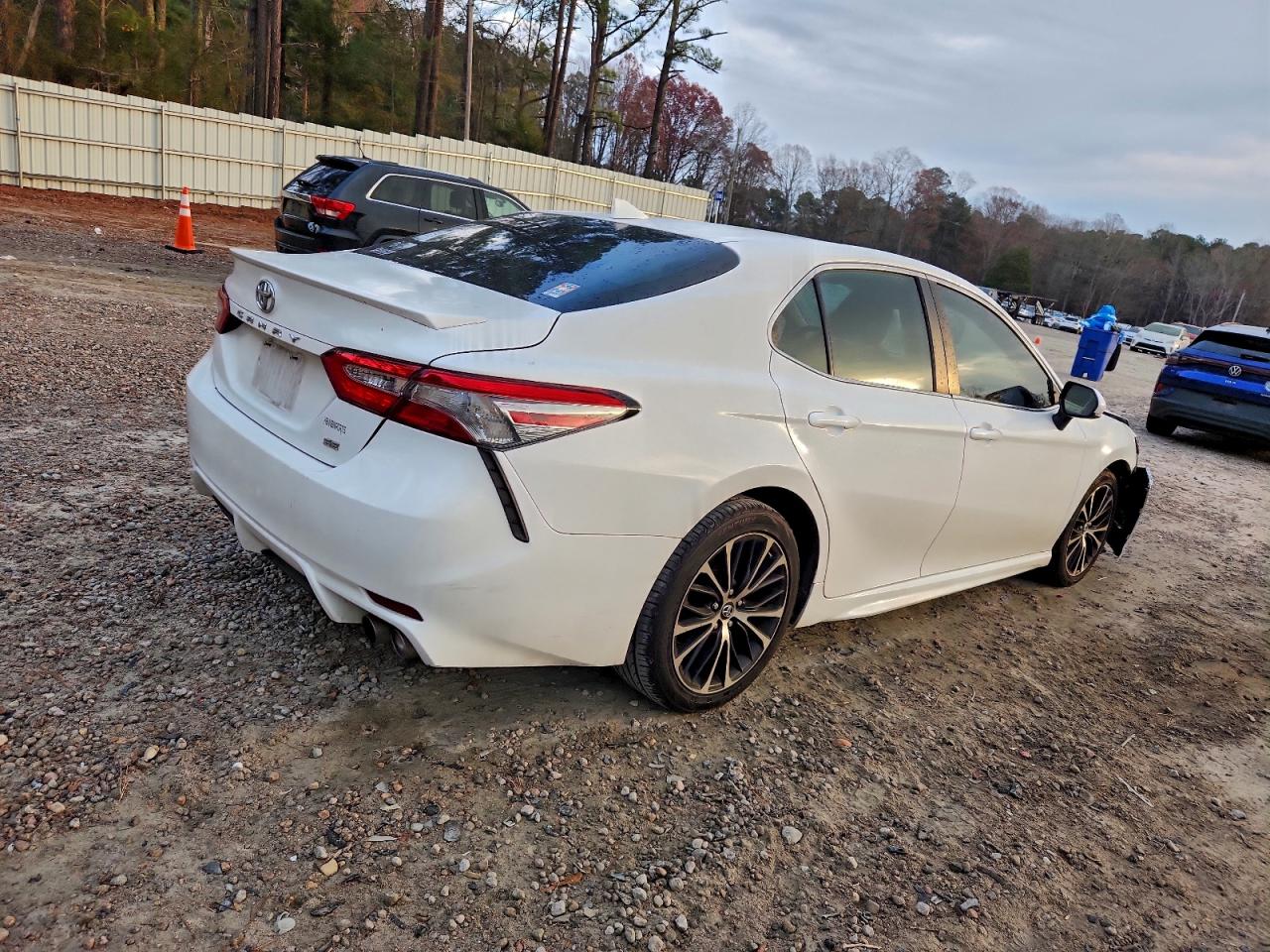 Toyota Camry L Image 5