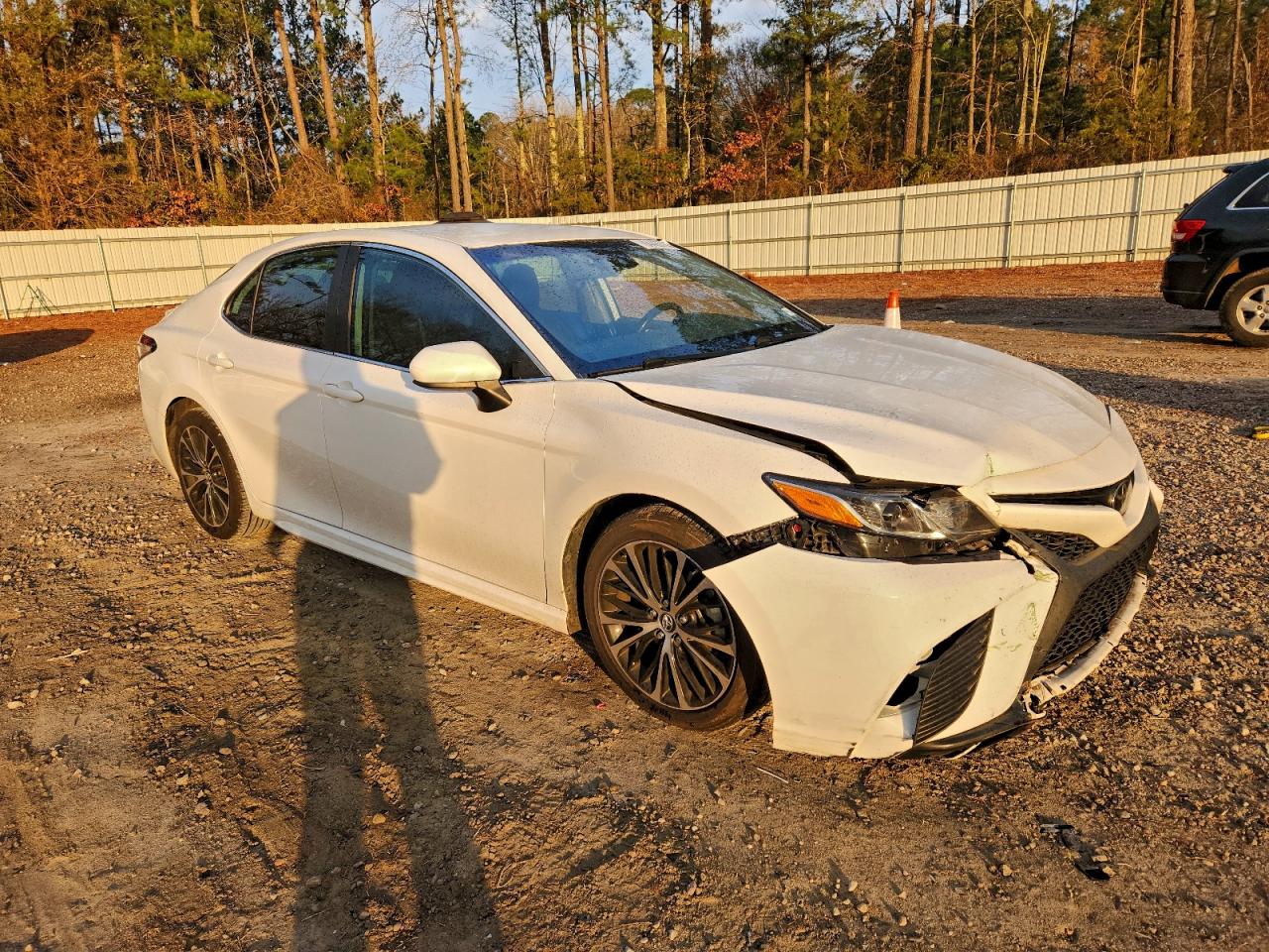 Toyota Camry L Image 12