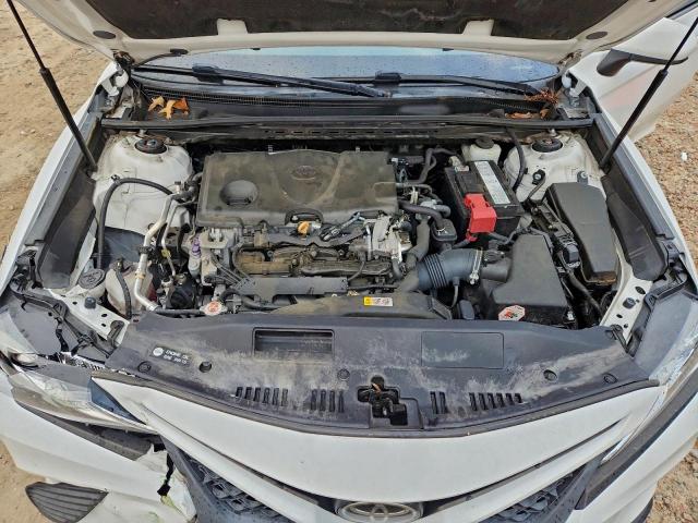 Toyota Camry L Image 2