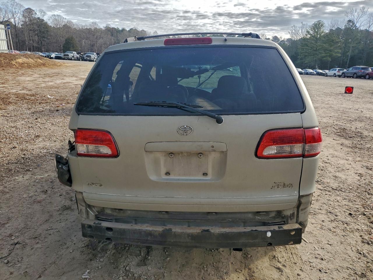 Toyota Sienna Le Image 3