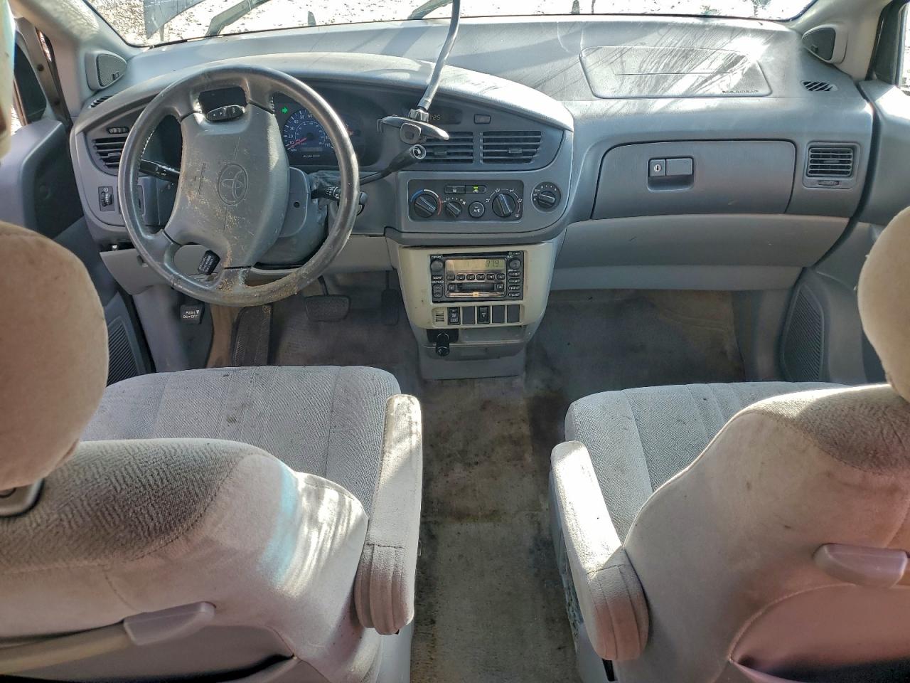 Toyota Sienna Le Image 7