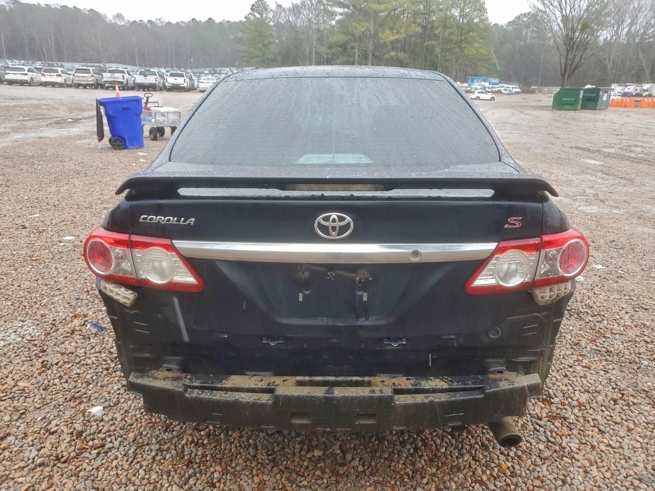 Toyota Corolla Base Image 8