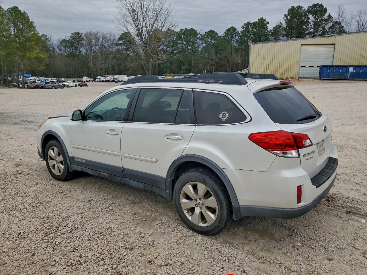 Subaru Outback 3.6r Limited Image 3