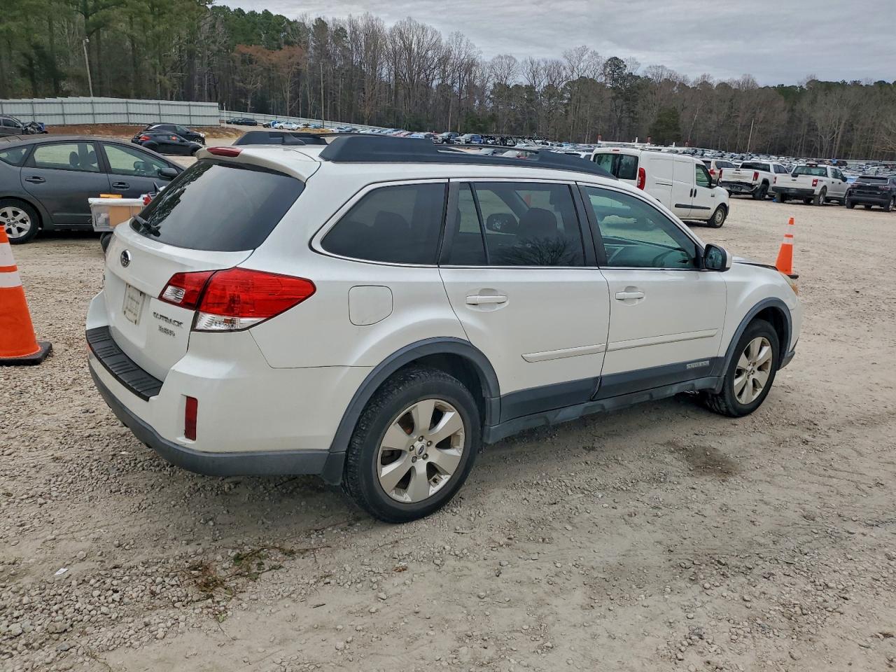Subaru Outback 3.6r Limited Image 4