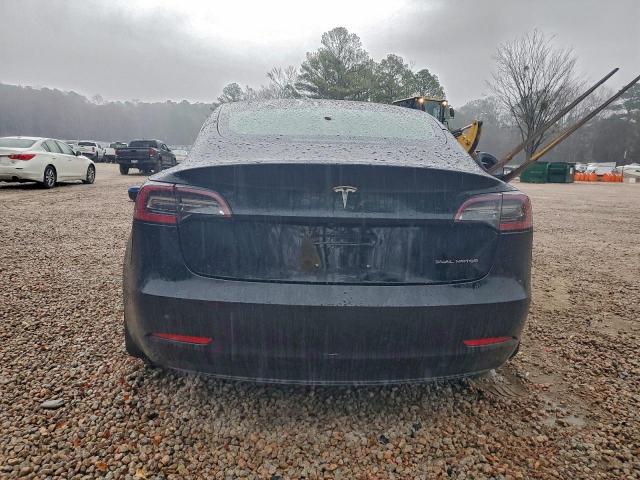 Tesla Model 3 Image 9