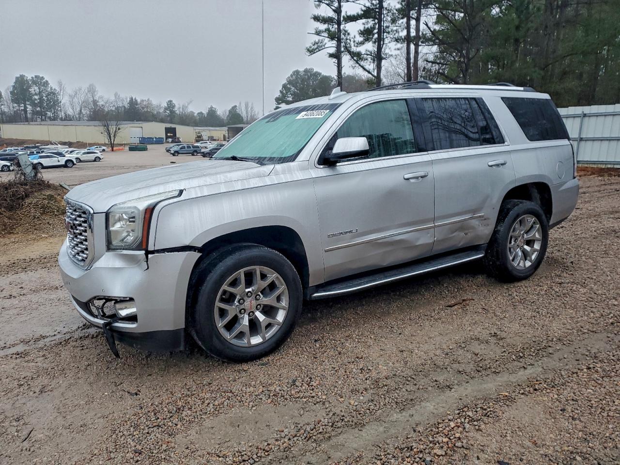 GMC Yukon Denali Image 1