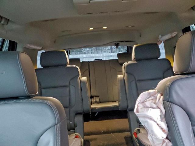 GMC Yukon Denali Image 8