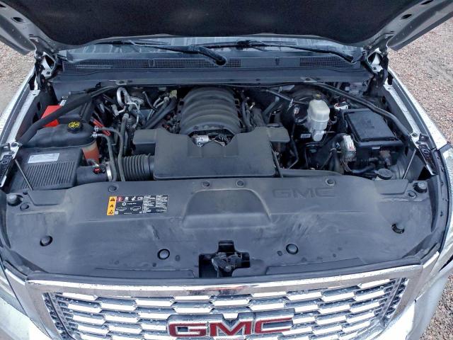 GMC Yukon Denali Image 10