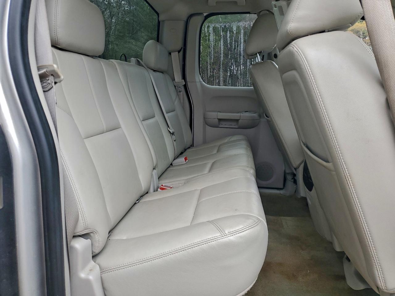 Chevrolet Silverado C1500 Ltz Image 13