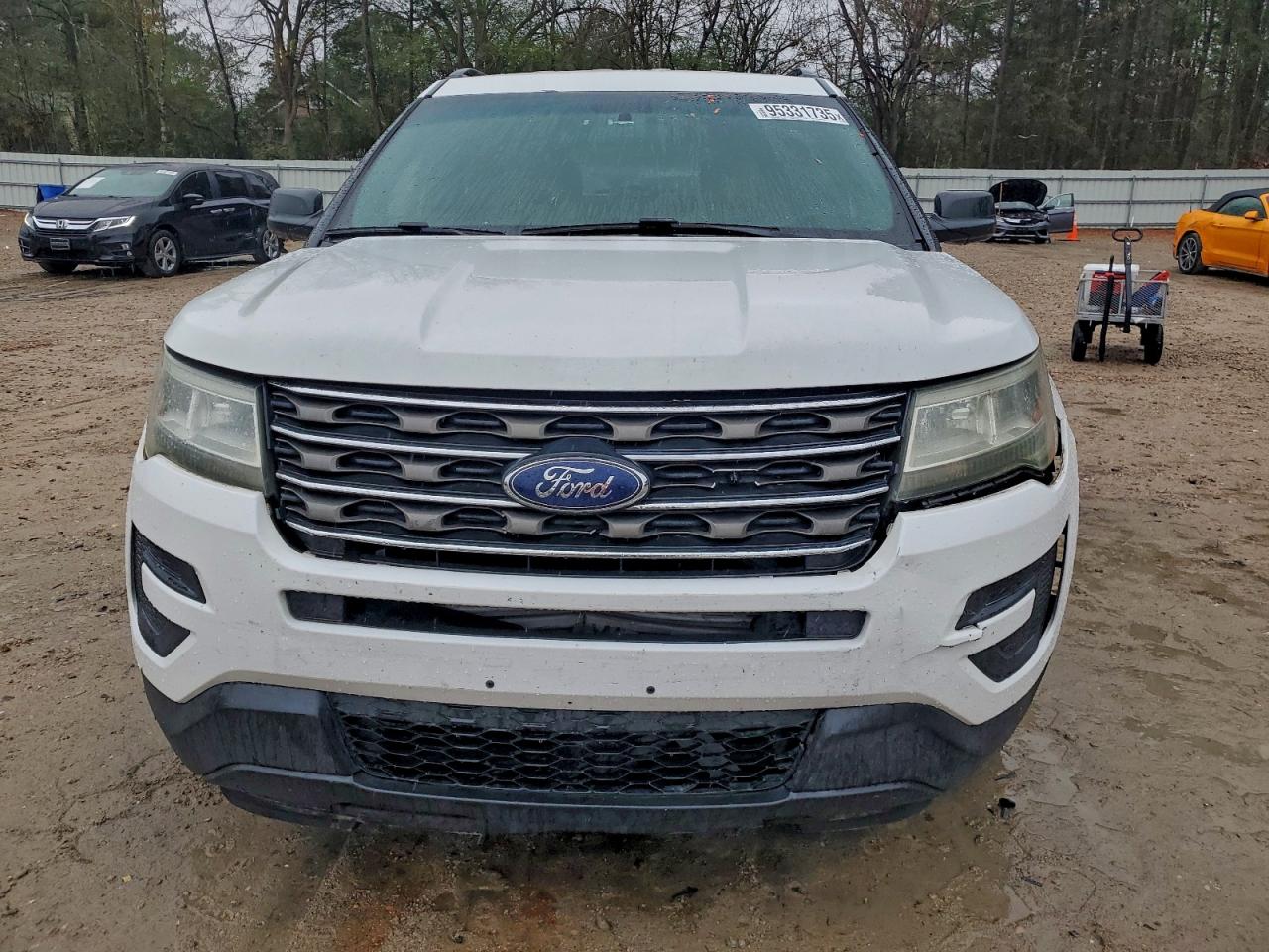 Ford Explorer Image 13