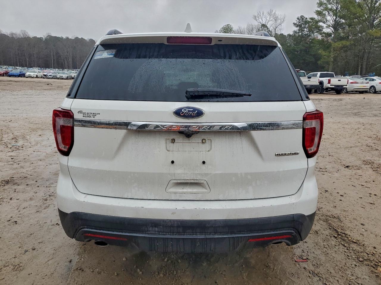 Ford Explorer Image 3