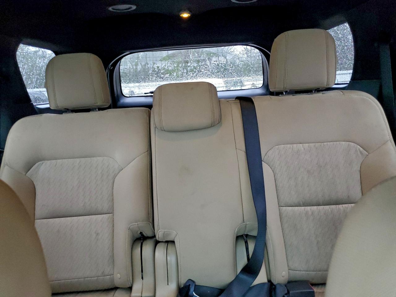 Ford Explorer Image 9