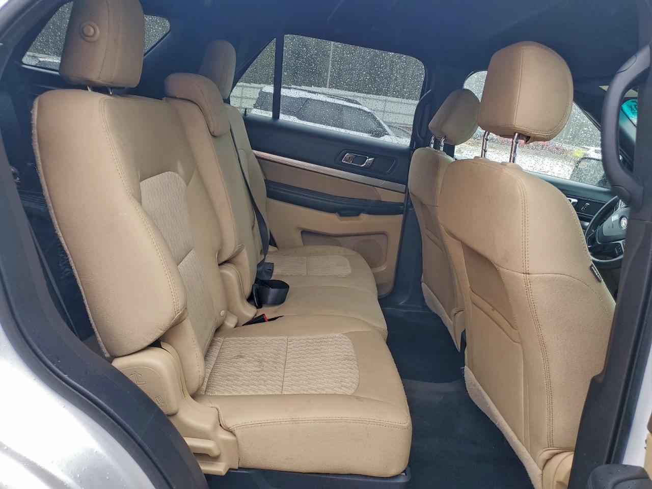 Ford Explorer Image 10