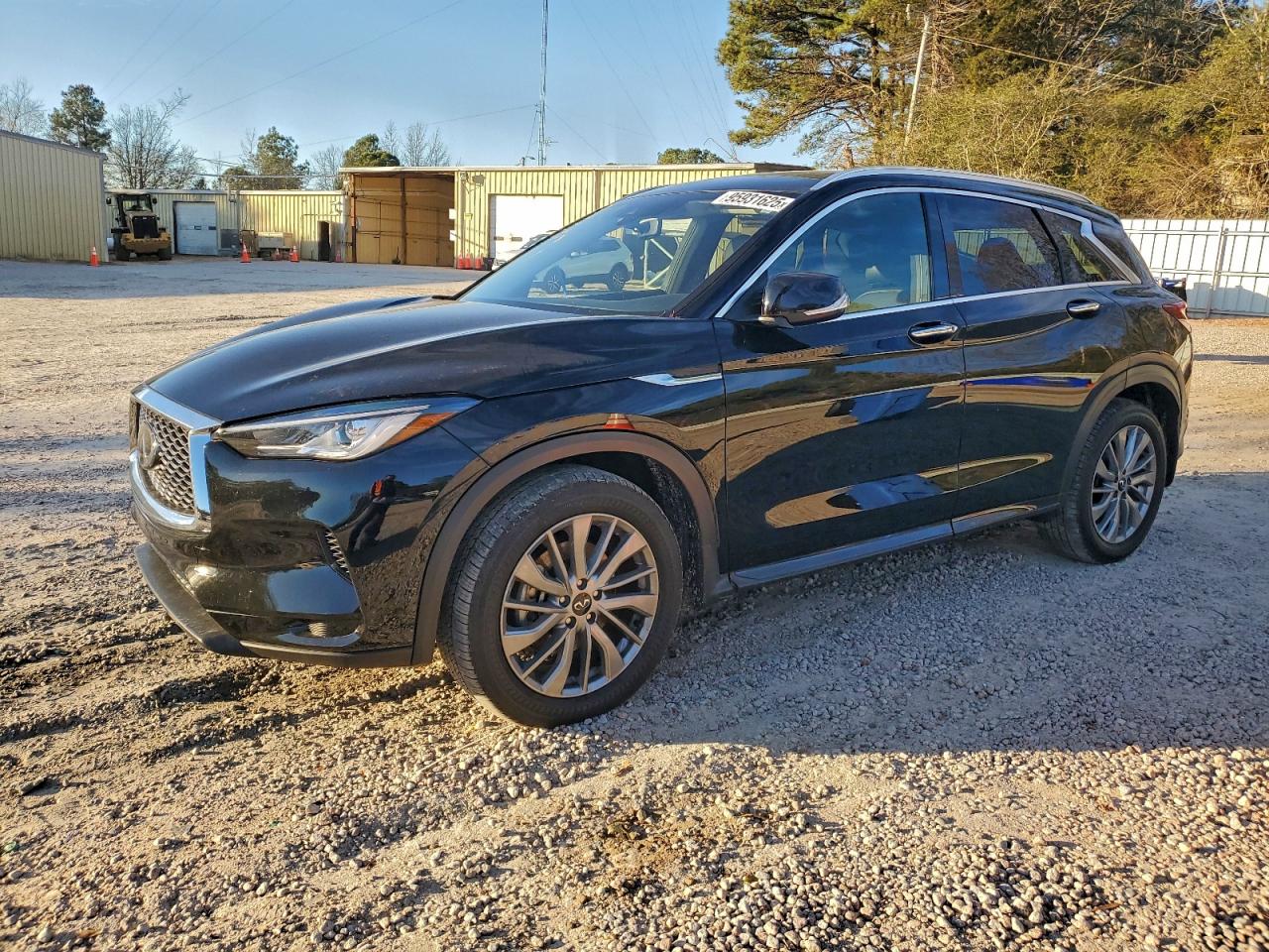 INFINITI Qx Luxe Image 1