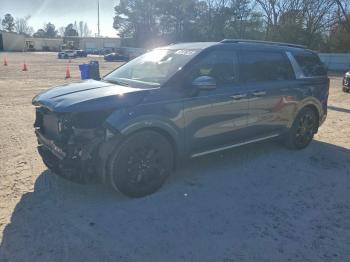  Salvage Kia Carnival